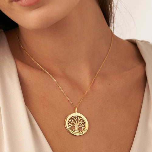 Helloice Engraved Diamond Family Tree Circle Necklace